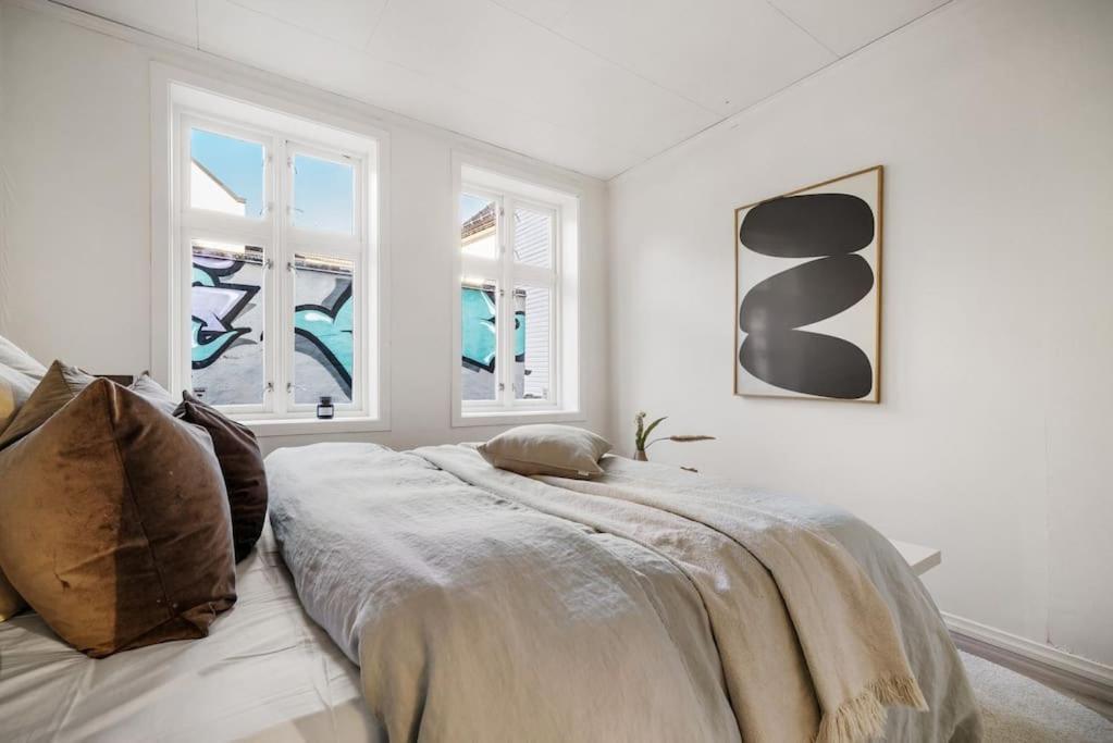 Central Apartment With Balcony, Self-Check In & Private Entrance Bergen Exterior photo